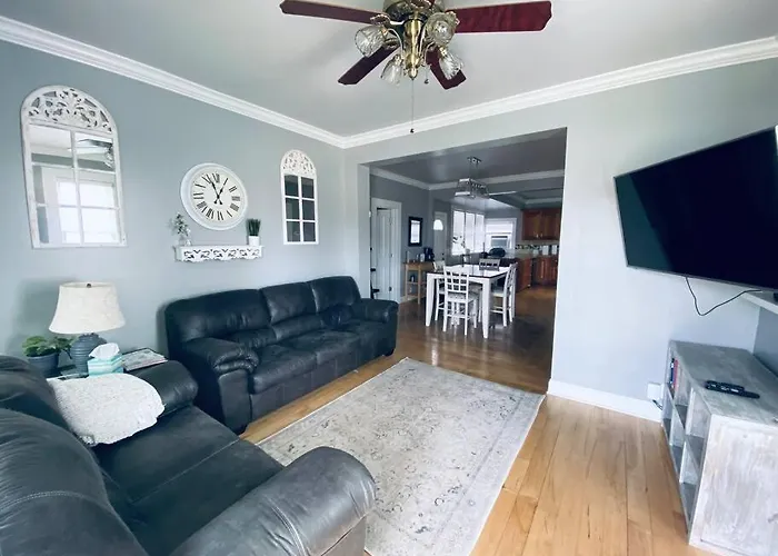 3Bed 2Bath Nestled In Cozy Grandview Neighborhood