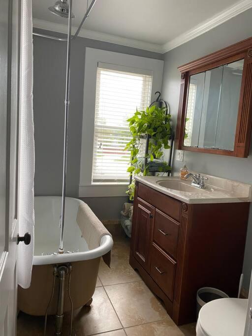 3bed 2bath Nestled In Cozy Grandview Neighborhood * Dubuque